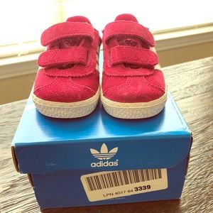 Girl Adidas Gazelle sneaker. Size toddler 5